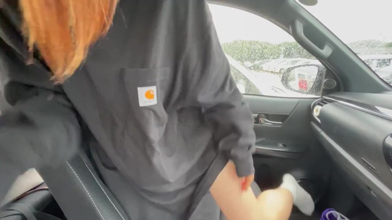 女子大生が彼シャツワンピースでノーパン買い物デート♡ホテルまで我慢できずにそのまま野外カーセックスで大量中出し♡RYO＆YUU♡素人カップル/パイパン/美少女/10代/野外露出/スタイル抜群/スマホ - RedTube