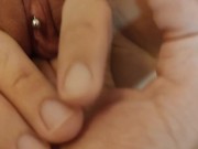 Primo piano della sua fica bagnata con doppio orgasmo  9/16