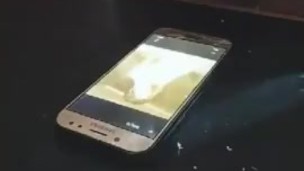 Tengo una GRAN ACABADA viendo fotos de mi hermanastra mientras esta en el cuarto de alado