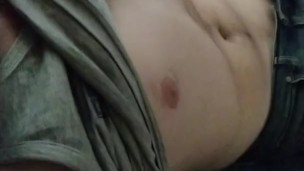 Le mando este striptease a mi novia mientras ella se masturba