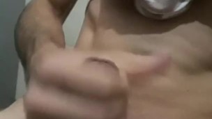 Paja ariesgada en baño publico 