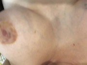 Снимаю, как молодой парень трахает меня тайком, пока муж на работе. Получила полную киску спермы. 1/16