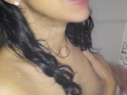 Chupo la polla de mi hijastro en la ducha y trago su semen | Morena Argentina | Latina Cum Inside 16/16