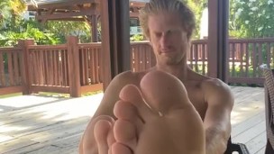 Feet worship for you goon 