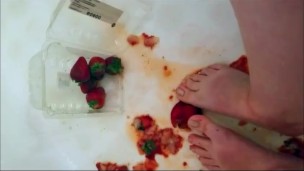 Sexy Footsie Shower Strawberry Squish