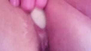 CHUBBY GIRL SQUIRTS TILL QUIVERING WHILE PLAYING WITH NEW TOY 