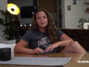 Lea öffnet ihre Beine für die Ersties Community 10/16