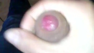 Branlette avec énorme éjaculation