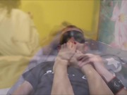 Uległy mąż liże stopy swej żony na koniec dnia 11/16