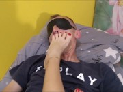 Uległy mąż liże stopy swej żony na koniec dnia 2/16