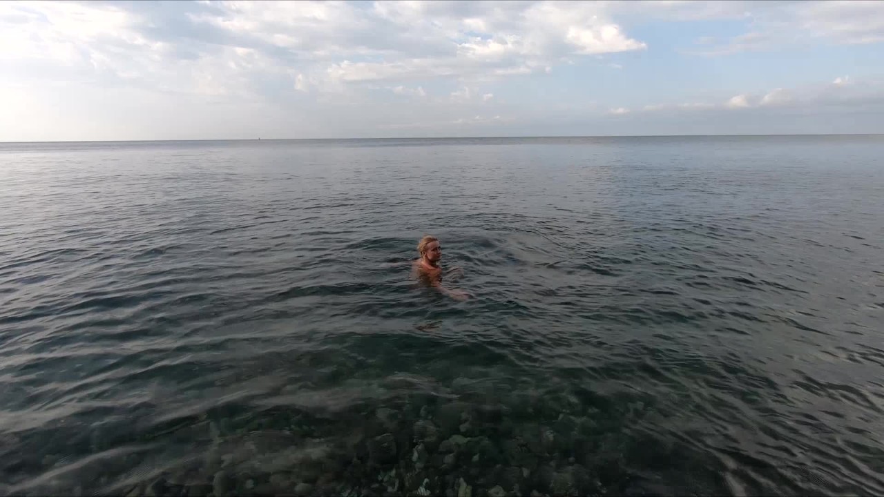 Russisches nacktes Mädchen am FKK-Strand am Schwarzen Meer - RedTube