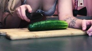 Barbie MILF tem Leite