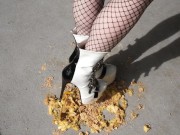 Crushing Food In My High Heels 14/16