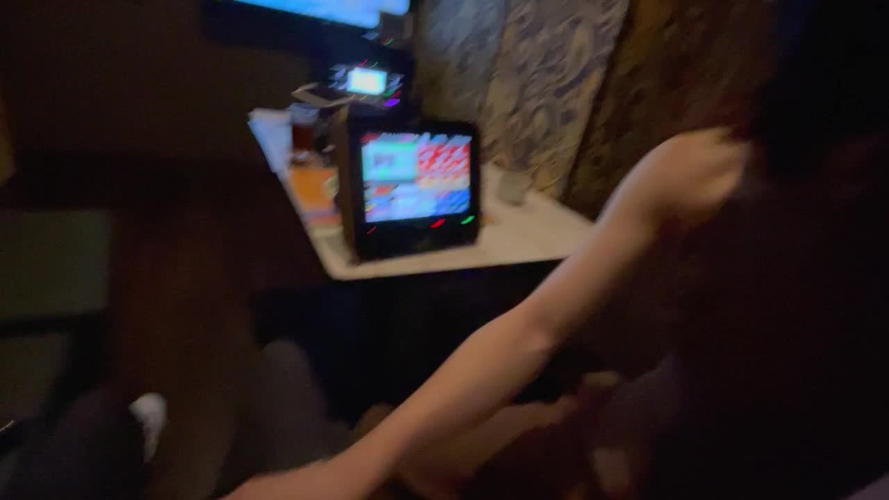 生ハメされて喘ぎながら歌うエロ女子大生♪パイパンまんこがキツキツ♡最後はお口にたっぷり射精！可愛いお口でぺろぺろしながらごっくん ♡RYO＆YUU♡ 素人カップル/歳の差/美少女/10代/スタイル抜群 - Vídeo de sexo grátis - RedTube
