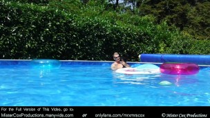 Underwater POV Fucking MILF Vivian Cox in the Pool - Nicholas_Cox