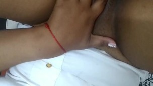 Acariciando mi enorme Cuca hasta venirme 