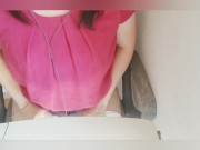 【人妻のチャットオナニー】見られて恥ずかしいのに自分からパンツを脱いでクリトリスを触ってしまうイケナイ奥様。 1/16