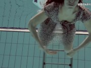 Loris Licicia is an example of perfect babe in the pool 2/16