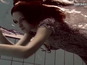 Loris Licicia is an example of perfect babe in the pool 5/16