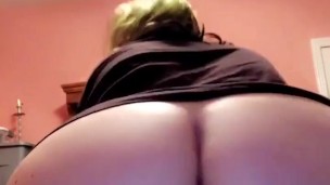 Pretty butt plug booty while riding dildo 