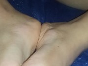 Pies cuidados mientras me tocó /Feet cared for while he touched me👣👣🔥