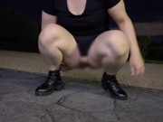 [パイパン女子]深夜の人通りのある公園で露出オナニー 2/16