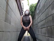 【人妻の露出散歩】真昼間の住宅街で我慢できずに露出オナニー 16/16