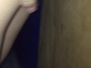 Latina caliente mostrándose y chupando blowjob