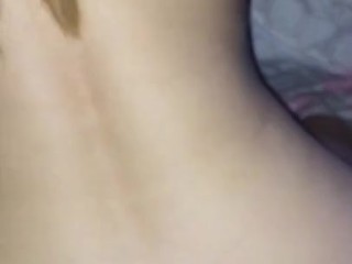 Latina en 4 de perrito amateur doggystyle