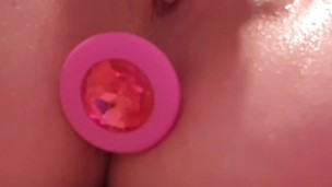 OILY BUTTPLUG & CLOSE UP ORGASM 