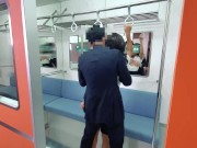 【国際カップルの日常】激録！！電車でアメリカ人美女OLに興奮したイケメンサラリーマンがその場でSEXからの大量中出し Creampie on Train 2/16