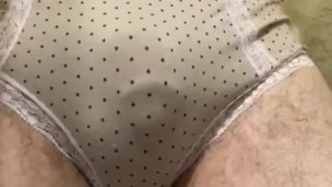 Sissy pissing in panties again !