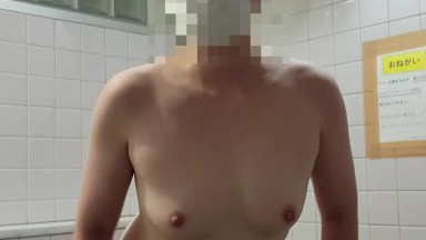 Slut masturbates crazy while squirting a lot in a public toilet at night