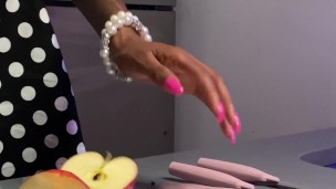 PUSSY FRUIT (FOOD FETISH)