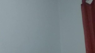 Me masturbo mientras mis vecinos escuchan