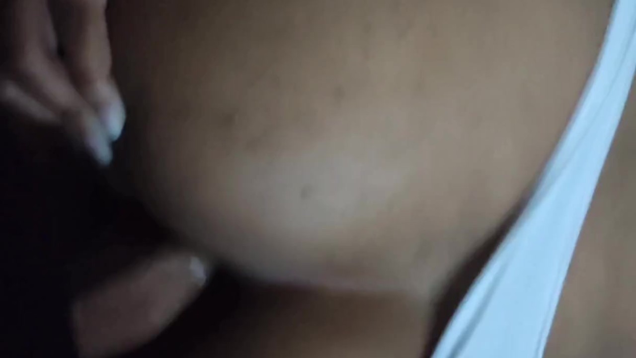 Hermosa morena me da su culo para follarmela - Vídeo de sexo gratis - RedTube
