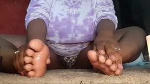 Pink toes oiled up w/ female orgasm
