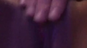 Gimiendo y masturbándome hasta acabar 