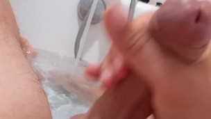 Masturbation dans le bain 