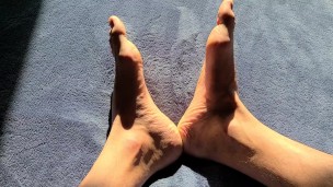 My feet are taking sunbathe at home. They are so perfect 🥰 
