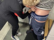Шоппинг в торговом центре неожиданно закончился минетом в примеро...