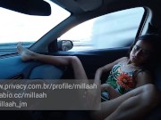 Millaah_jm se masturbando no carro em público 9/16