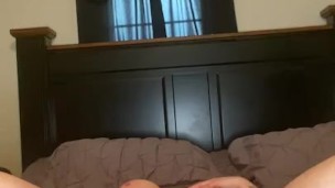Rubbing my juicy pussy till I squirt