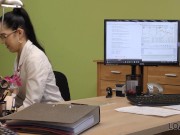 LOAN4K. Ayant besoin d'un prêt, la nana brune se déshabille et s'amuse 7/16