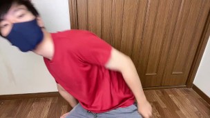 【乳首動画】ジム帰りの大学生がスポーツウェアの上から乳首をいじめる！ #2