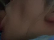 UNE GROSSE SALOPE SUCE ET SE FAIT EJAC SUR SES GROS SEINS 1/16