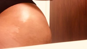 Ebony ass clapping 