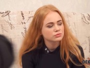 DEBT4k. La fille n'a pas d'argent pour payer une dette et le collectionneur la baise 5/16