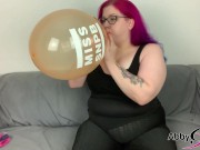Deutsche Gothic BBW Looner video: Blow to Pop Miss Snapback Ballons 2/16