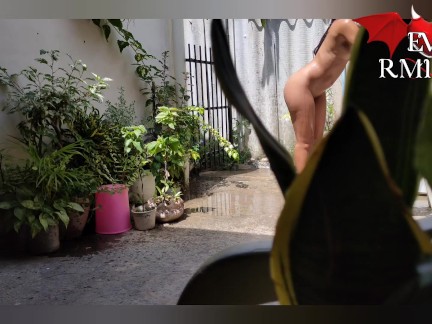 I love to show myself in the garden inviting my neighbor to see me